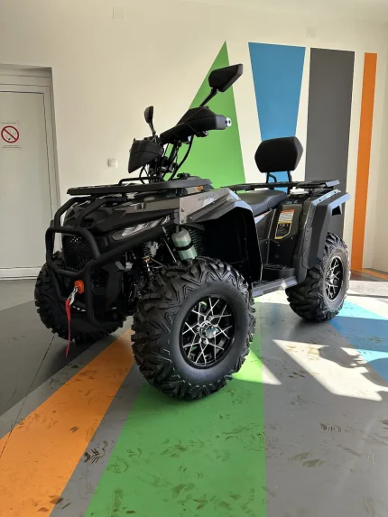 ATV Kvad benzinski Dobo Motors – Eksplorer 400cc – Tamno sivi sa narandžastim linijama